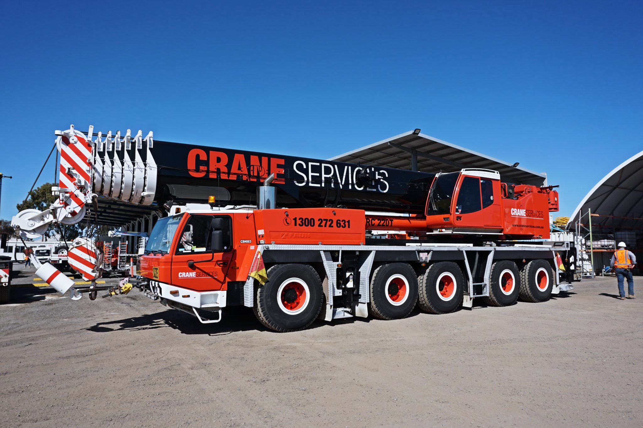 lifting heavy stuff crane services